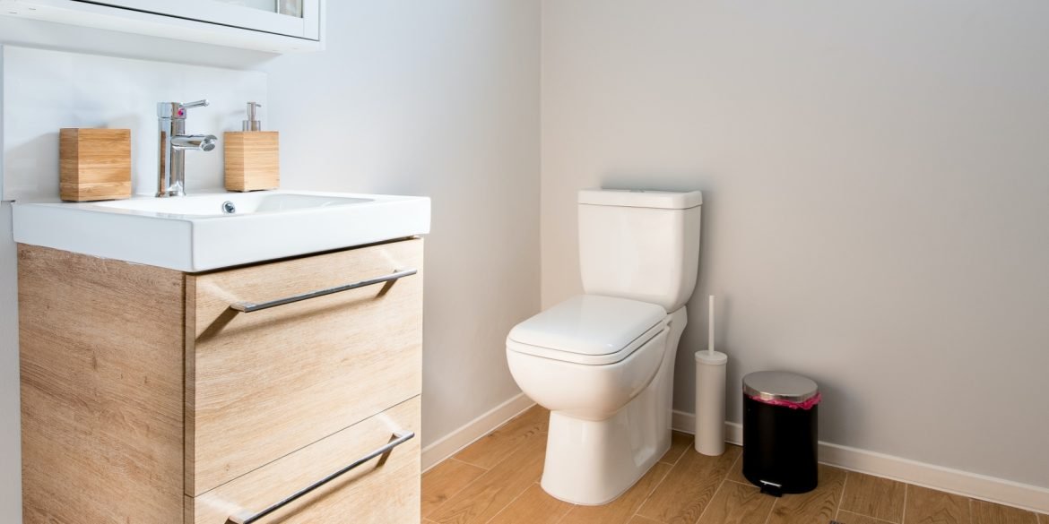 The-ideal-frequency-for-cleaning-the-toilet